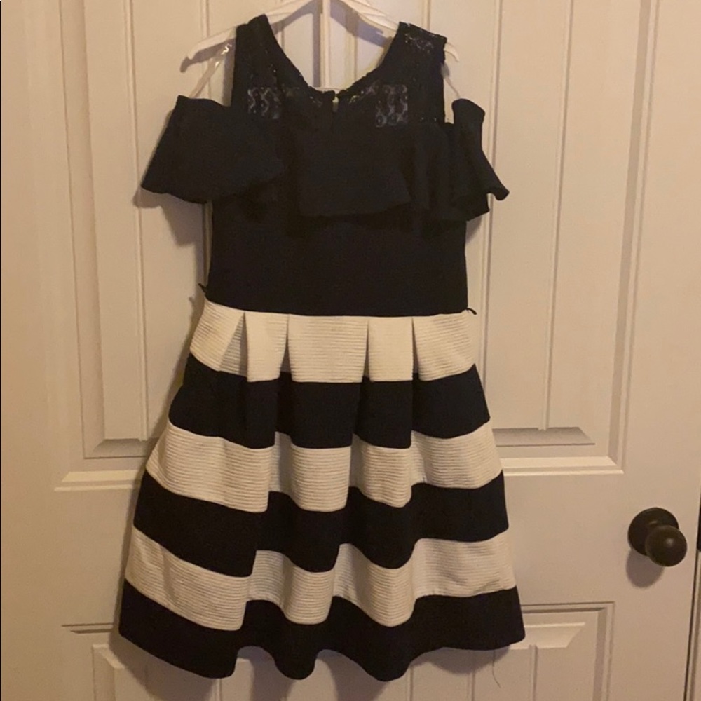 Dress - Picture 2 of 2